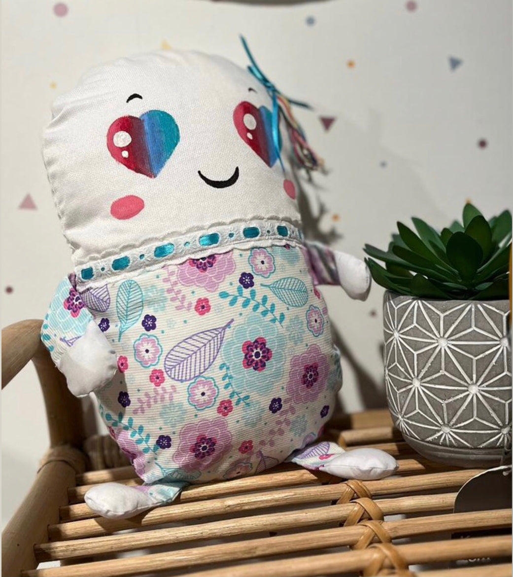 Almohada muñefca de tela ojos corazon