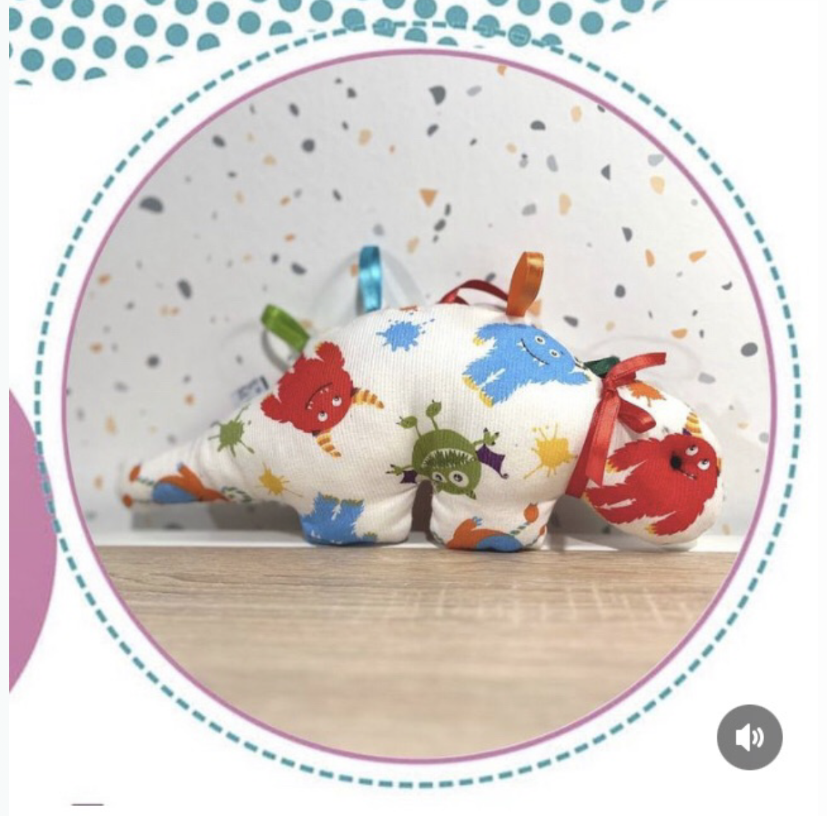 Dinosaurio de tela colores alegres